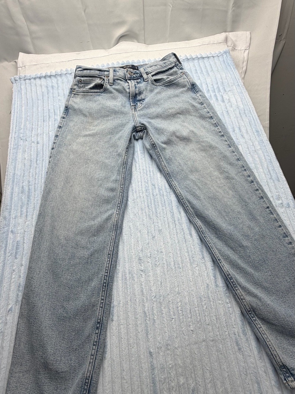 Hollister Light Blue Straight-Leg Jeans - Picture 1 of 10